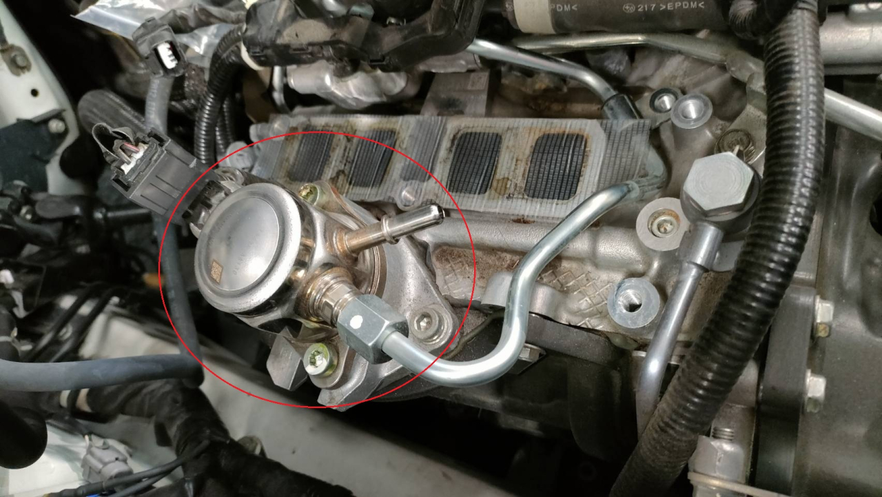 VN5 A型レヴォーグ エンジンルーム内異音につき保証整備